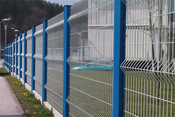 Q235 3D Garden Fence 2.4m High V Mesh Security Fencing Low Carbon Steel